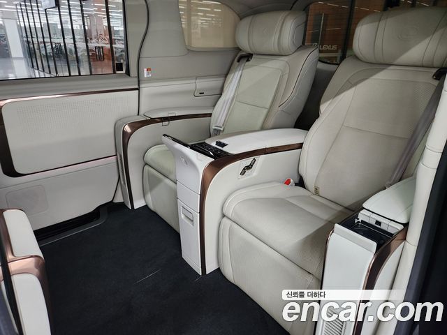 Lexus LM (II) 500h Royal 2025 — фото 20