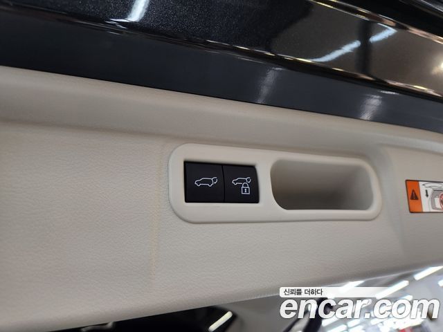 Lexus LM (II) 500h Royal 2025 — фото 22
