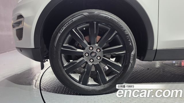 Land Rover Discovery Sport 2.0 TD4 HSE Luxury 2018 — фото 5
