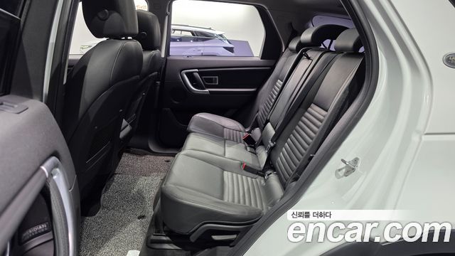 Land Rover Discovery Sport 2.0 TD4 HSE Luxury 2018 — фото 11