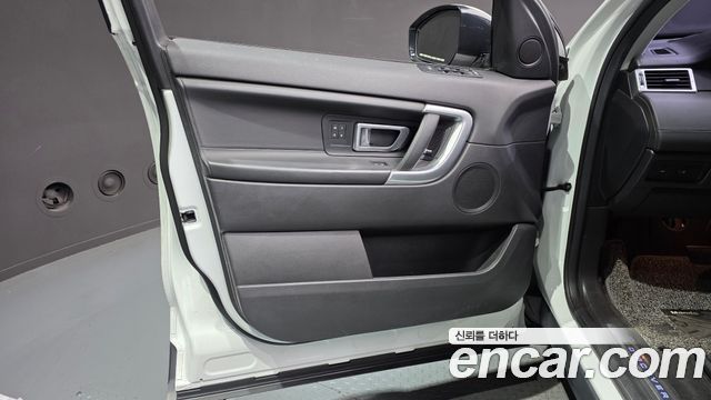 Land Rover Discovery Sport 2.0 TD4 HSE Luxury 2018 — фото 24