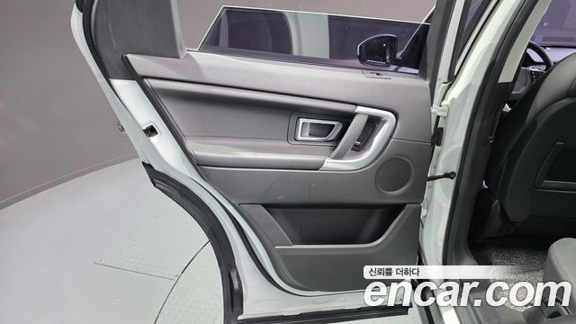 Land Rover Discovery Sport 2.0 TD4 HSE Luxury 2018 — фото 25