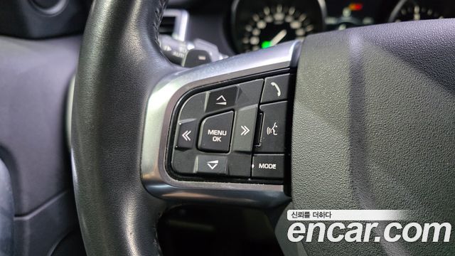 Land Rover Discovery Sport 2.0 TD4 HSE Luxury 2018 — фото 27