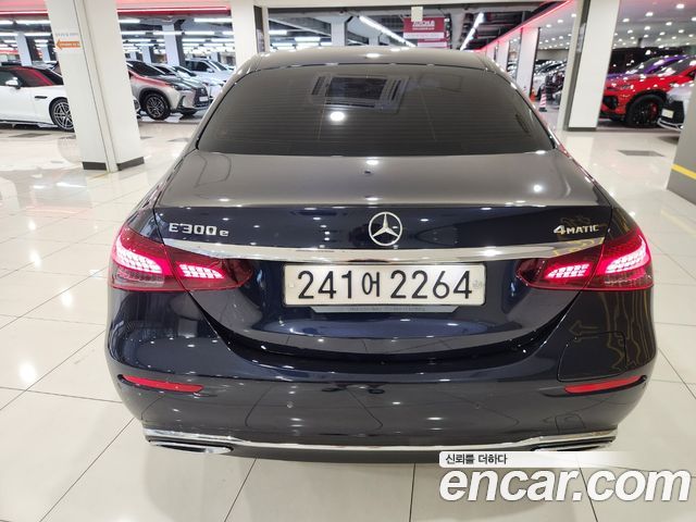 Mercedes-Benz E-Class (W213) E300e 4MATIC Exclusive 2023 — фото 4