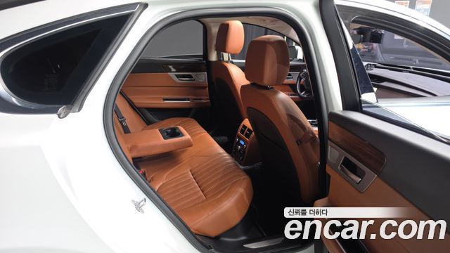 Jaguar XF (X260) 20d Portfolio 2019 — фото 11
