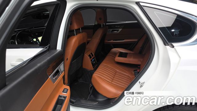 Jaguar XF (X260) 20d Portfolio 2019 — фото 12