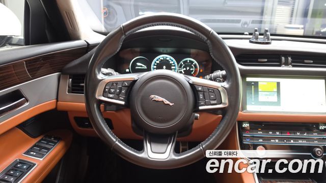 Jaguar XF (X260) 20d Portfolio 2019 — фото 13