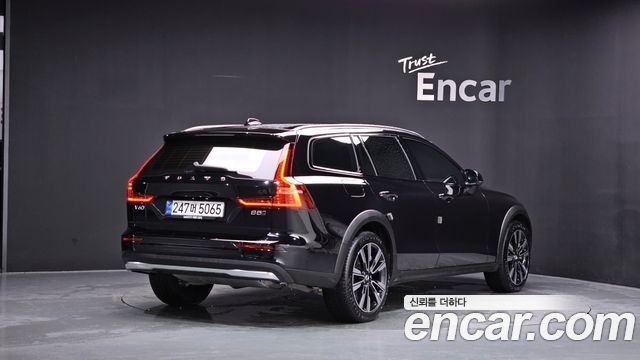 Volvo V60 Cross Country (II) B5 Ultra AWD 2025 — фото 2