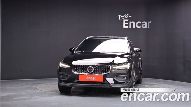 Volvo V60 Cross Country (II) B5 Ultra AWD 2025 — фото 3