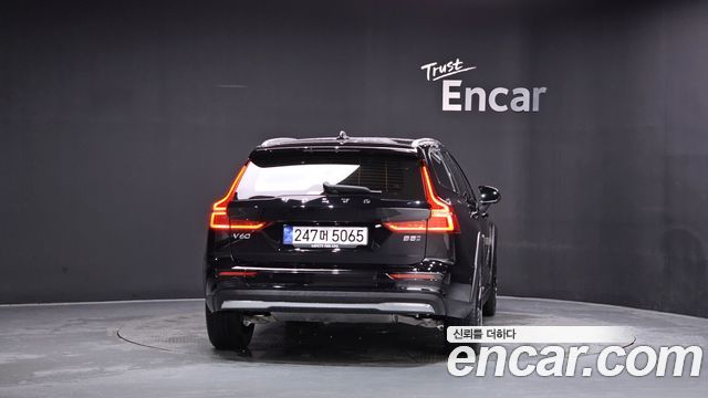 Volvo V60 Cross Country (II) B5 Ultra AWD 2025 — фото 4