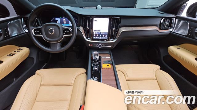 Volvo V60 Cross Country (II) B5 Ultra AWD 2025 — фото 7