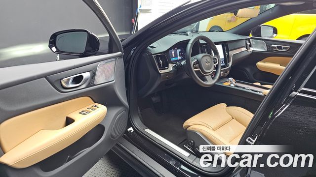 Volvo V60 Cross Country (II) B5 Ultra AWD 2025 — фото 10
