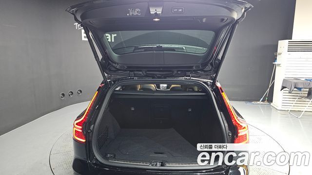 Volvo V60 Cross Country (II) B5 Ultra AWD 2025 — фото 20