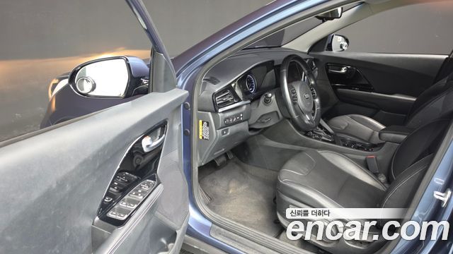 Kia Niro 1.6 HEV Prestige 2020 — фото 10