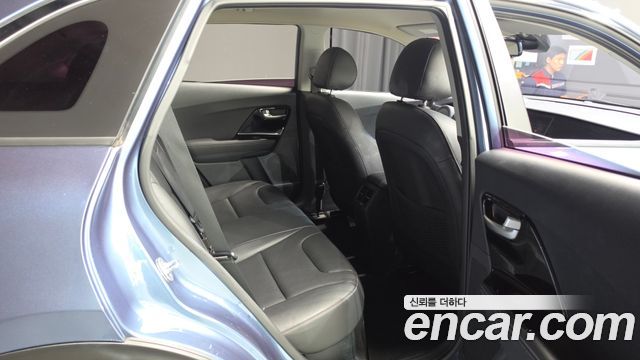 Kia Niro 1.6 HEV Prestige 2020 — фото 11