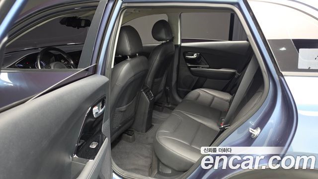 Kia Niro 1.6 HEV Prestige 2020 — фото 12
