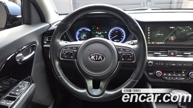 Kia Niro 1.6 HEV Prestige 2020 — фото 13