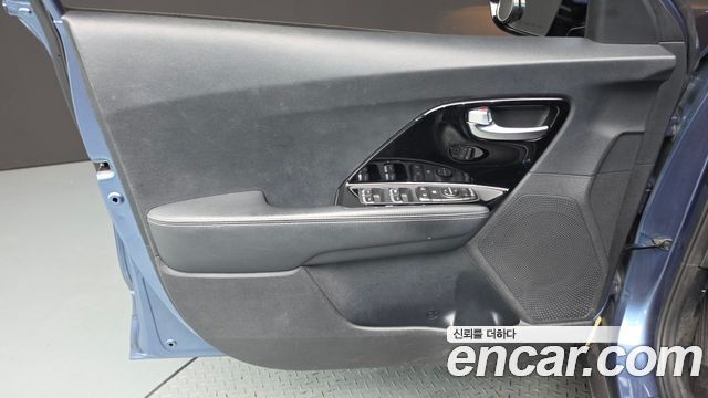 Kia Niro 1.6 HEV Prestige 2020 — фото 24