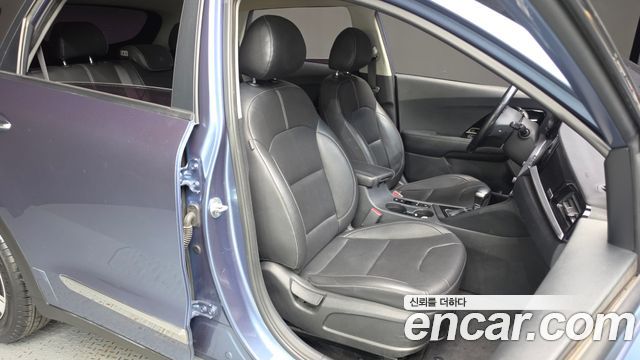Kia Niro 1.6 HEV Prestige 2020 — фото 26