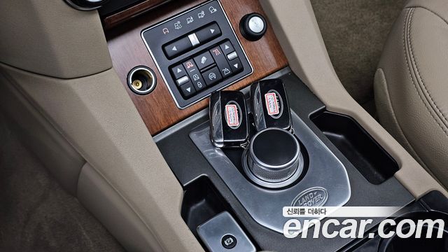 Land Rover Discovery 4 3.0 SDV6 SE 2016 — фото 9