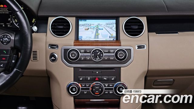 Land Rover Discovery 4 3.0 SDV6 SE 2016 — фото 15