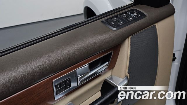 Land Rover Discovery 4 3.0 SDV6 SE 2016 — фото 20