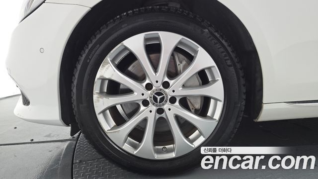 Mercedes-Benz E-Class (W213) E300 4MATIC Exclusive 2019 — фото 5