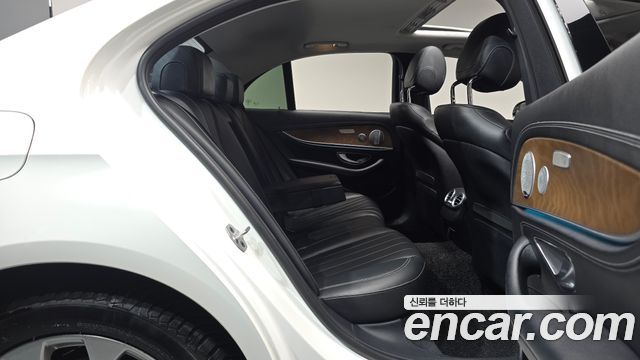 Mercedes-Benz E-Class (W213) E300 4MATIC Exclusive 2019 — фото 12