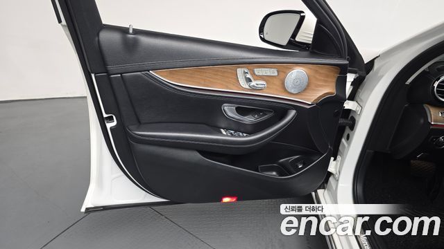 Mercedes-Benz E-Class (W213) E300 4MATIC Exclusive 2019 — фото 24
