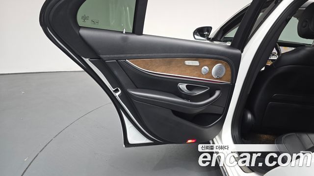 Mercedes-Benz E-Class (W213) E300 4MATIC Exclusive 2019 — фото 25