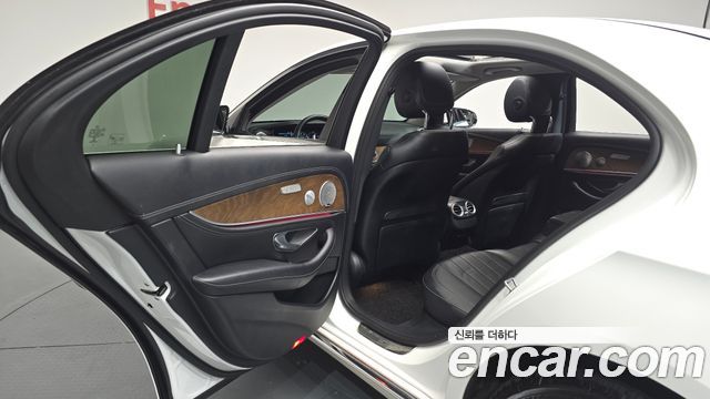 Mercedes-Benz E-Class (W213) E300 4MATIC Exclusive 2019 — фото 26