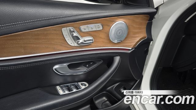 Mercedes-Benz E-Class (W213) E300 4MATIC Exclusive 2019 — фото 28
