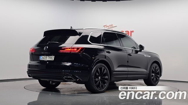 Volkswagen Touareg (III) 3.0 TDI R-Line 2021 — фото 2