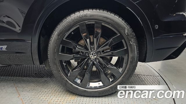 Volkswagen Touareg (III) 3.0 TDI R-Line 2021 — фото 21