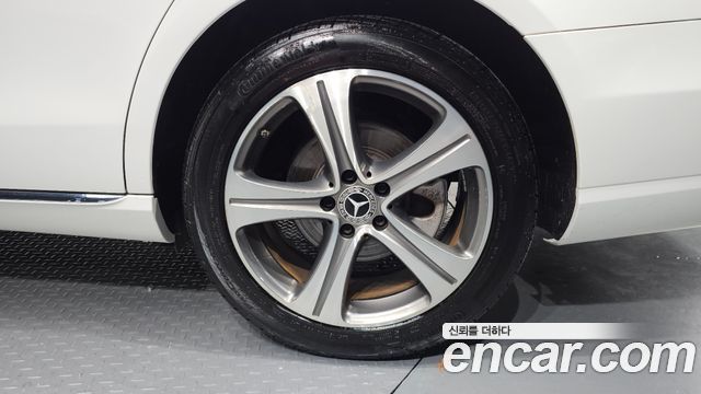 Mercedes-Benz E-Class (W213) E220d Avantgarde 2019 — фото 27