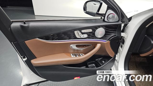 Mercedes-Benz E-Class (W213) E220d Avantgarde 2019 — фото 30