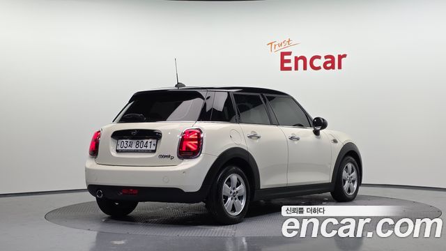 MINI Cooper D 5Door Standard 3rd 2019 — фото 2