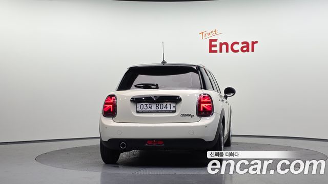 MINI Cooper D 5Door Standard 3rd 2019 — фото 4