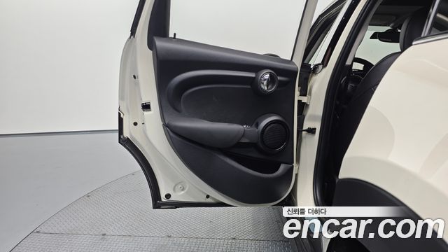MINI Cooper D 5Door Standard 3rd 2019 — фото 25