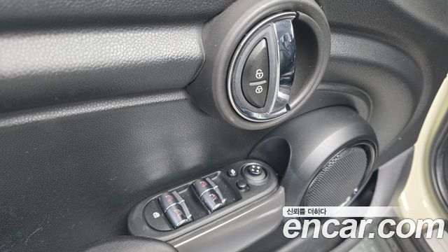 MINI Cooper D 5Door Standard 3rd 2019 — фото 32