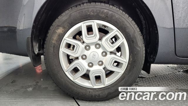Hyundai Staria L3.5 Cargo 5-Seater Modern 2023 — фото 5