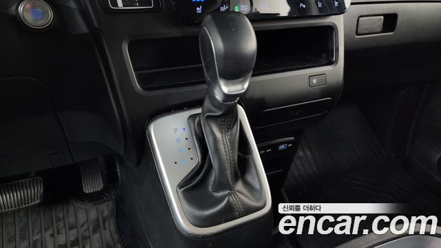 Hyundai Staria L3.5 Cargo 5-Seater Modern 2023 — фото 9