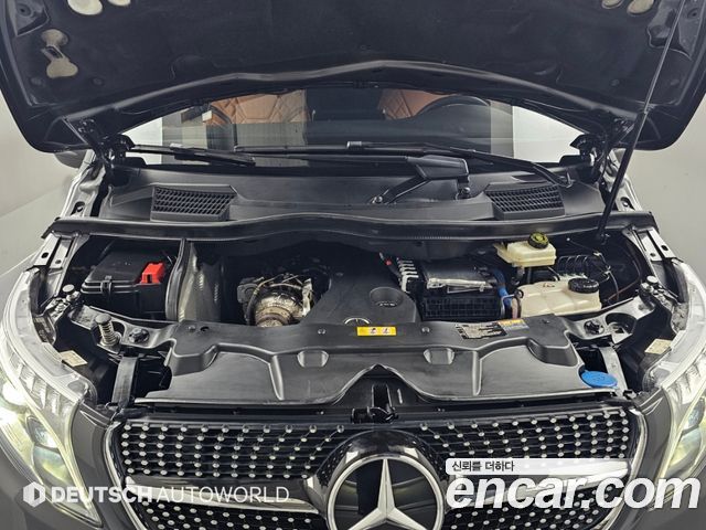 Mercedes-Benz V-Class V220 CDI W447 2023 — фото 6