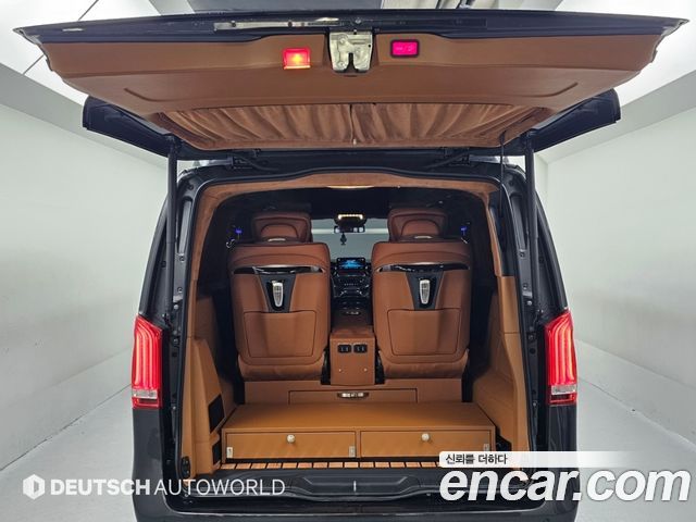 Mercedes-Benz V-Class V220 CDI W447 2023 — фото 24