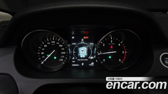 Land Rover Discovery Sport 2.0 TD4 HSE Luxury 2018 — фото 8