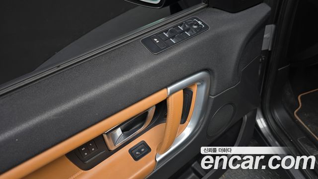 Land Rover Discovery Sport 2.0 TD4 HSE Luxury 2018 — фото 15