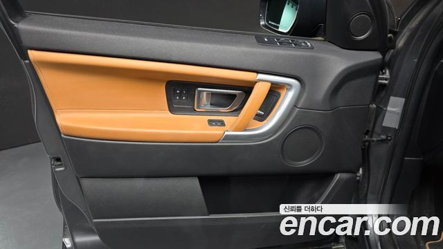 Land Rover Discovery Sport 2.0 TD4 HSE Luxury 2018 — фото 24