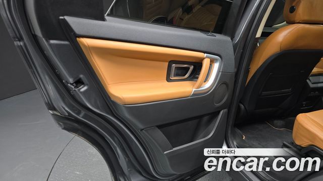Land Rover Discovery Sport 2.0 TD4 HSE Luxury 2018 — фото 25