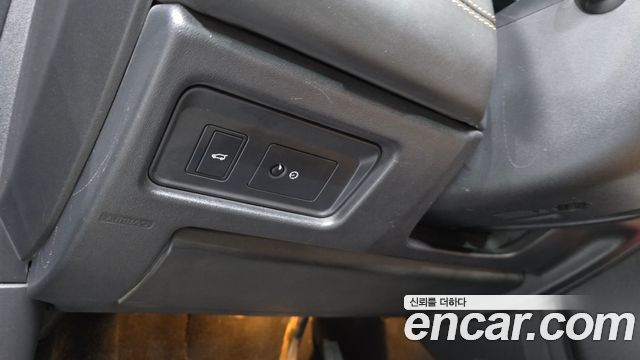 Land Rover Discovery Sport 2.0 TD4 HSE Luxury 2018 — фото 28