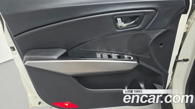KG Mobility (SsangYong) Tivoli Diesel LX 2WD 2016 — фото 24